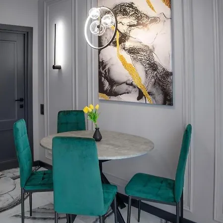 Royal 2 On Shevchenka 38 Str * Lviv